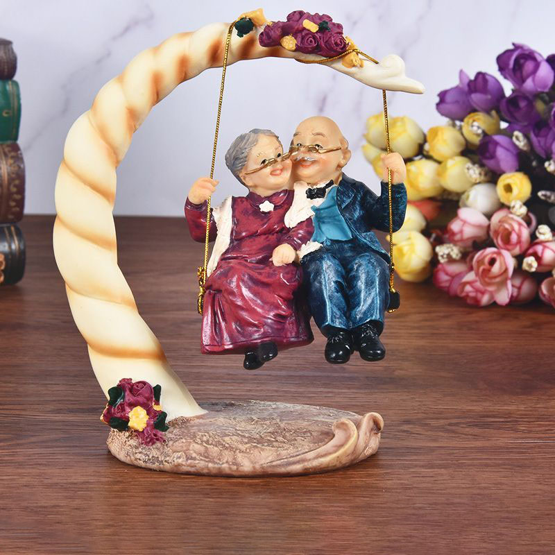 Resin Art Gift For Anniversary - 中国のスイング老夫婦樹脂製置物装飾品結婚記念日ギフトホーム寝室デスクトップ像アクセサリーアート