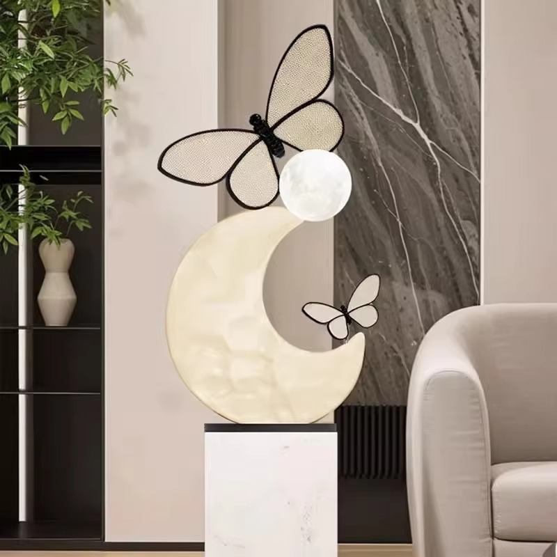 Resin Art Floor Design - モダンラグジュアリー樹脂製蝶彫刻フロアランプ、アールデコデザイン、リビングルームのソファやテレビキャビネット用、新築祝いギフトに
