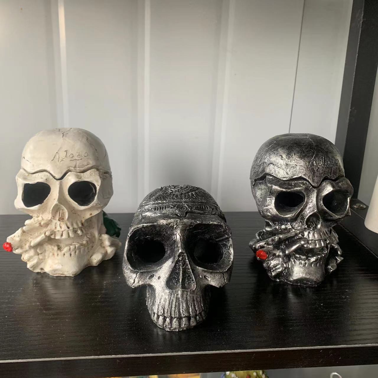 ハロウィン新作ヨーロッパ風アート置物オーナメント骸骨灰皿リビ - Resin Art Gift For Anniversary のレビューと価格