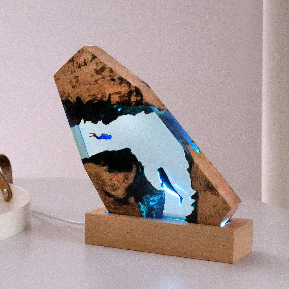 新しい水中洞窟クジラダイバーホームデスクデコレーション無垢材 - Resin Art Gift For Anniversary のレビューと価格