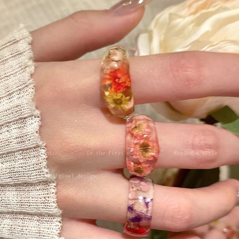 絶妙なミニマリスト樹脂製デイジー ドライフラワー レトロアク - Resin Art Ring のレビューと価格