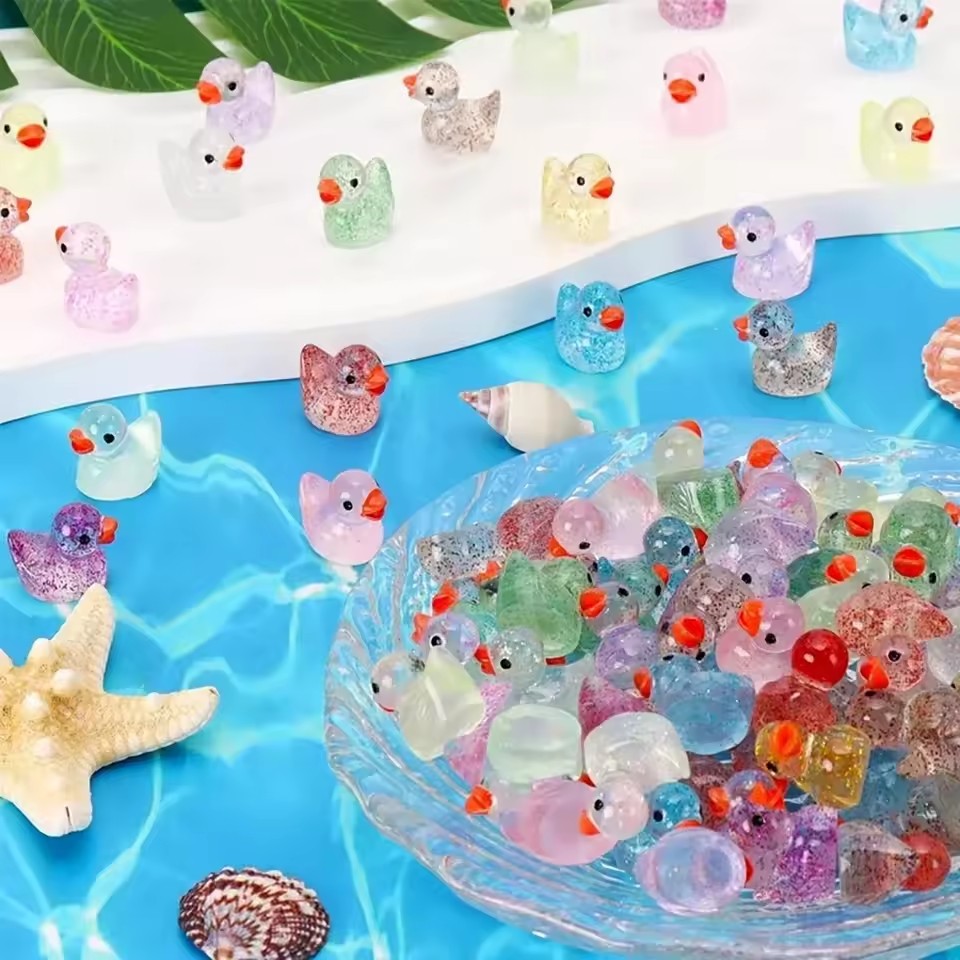 マイクロ風景かわいいキラキラピンクの小さな黄色いアヒル人形ペ - Resin Art Toys のレビューと価格