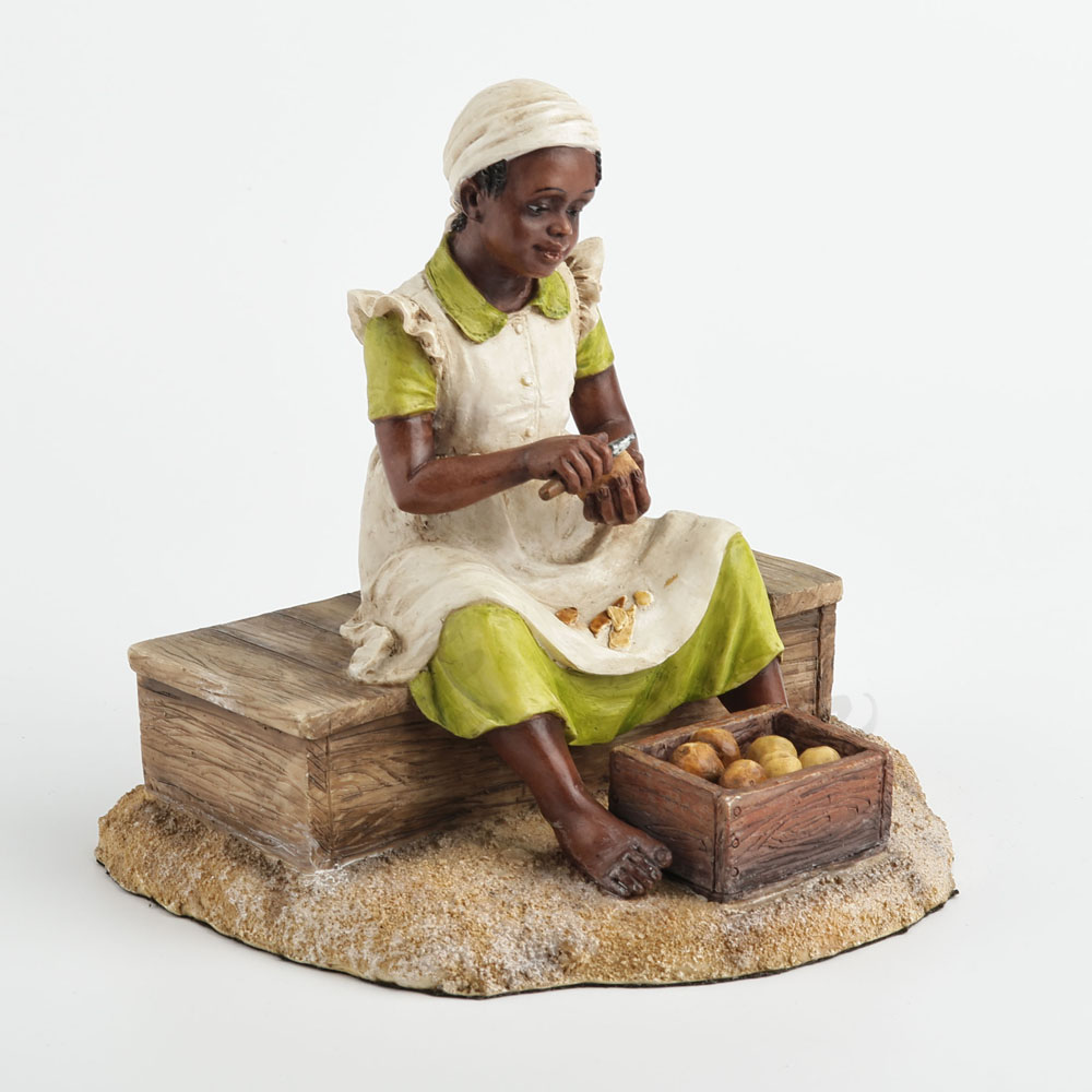 若い黒人少女の彫刻 木製ベンチでジャガイモを皮むく ヴィンテ - Resin Art On Wood のレビューと価格